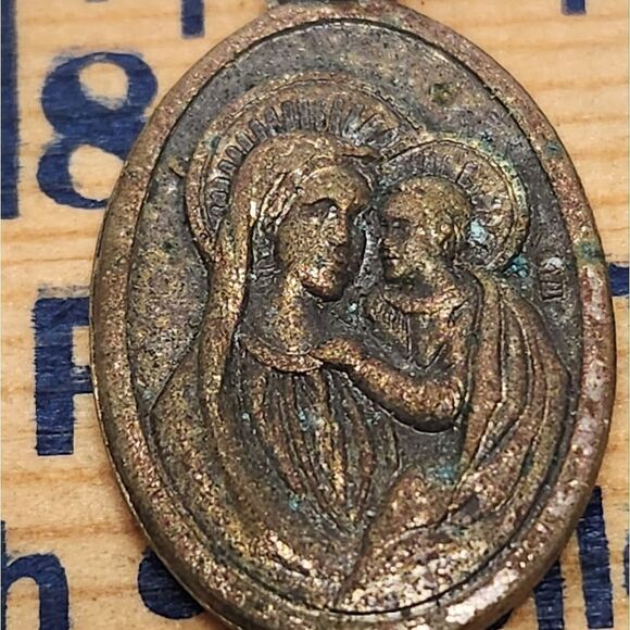 Vintage Mother Mary Baby Jesus/Sacred Heart Keepsake Metal Italy - Picture 1 of 6